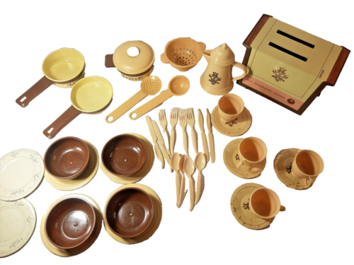 VTG Childs Ohio Art Pfaltzgraff Village 38 pc Play Dish Set Tea Toaster Cookware - Picture 2 of 16