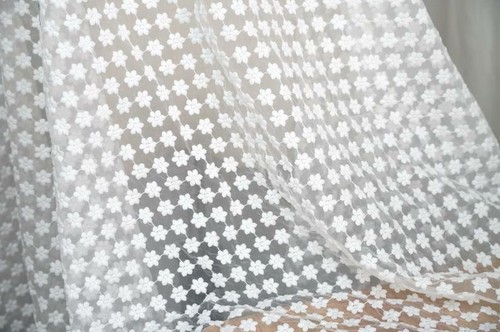 Spitzenstoff cremeweiß Organza klein Blumen Milchfaser bestickt Braut Meterware - Bild 3 von 10