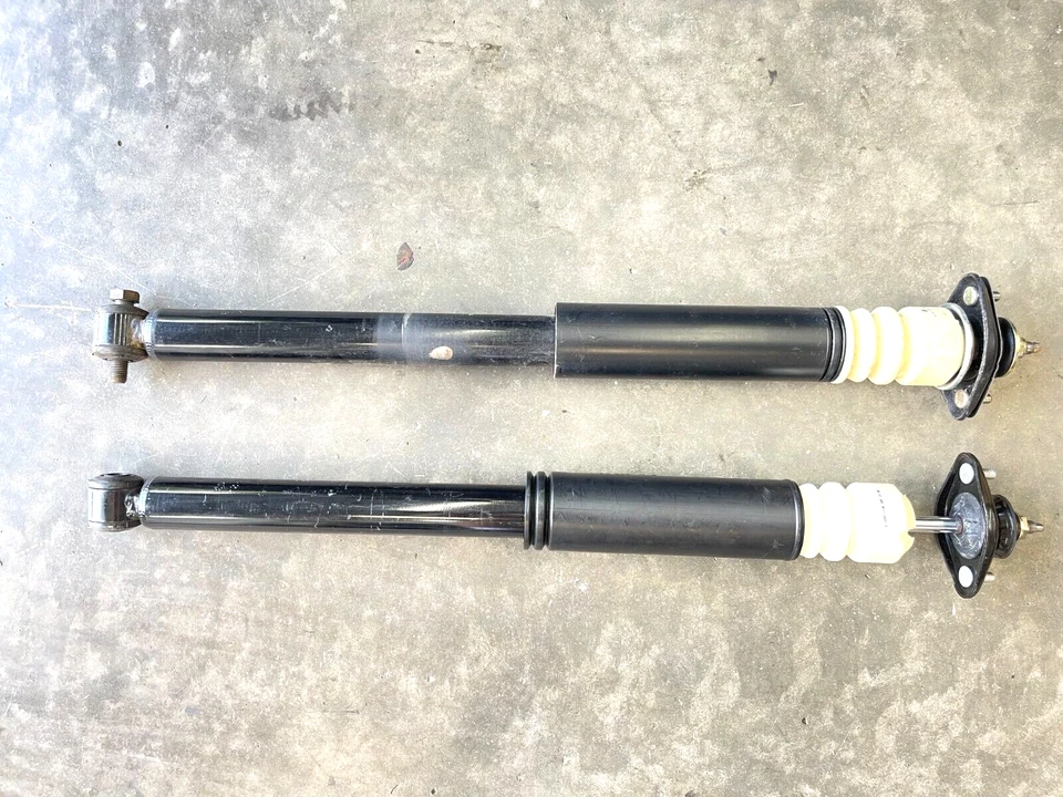 01-06 JUEGO AMORTIGUADOR PUNTAL SUSPENSIÓN TRASERA IZQUIERDA Y DERECHA BMW 330ci 330i E46 LOTE FCS214 Foto 2 de 4