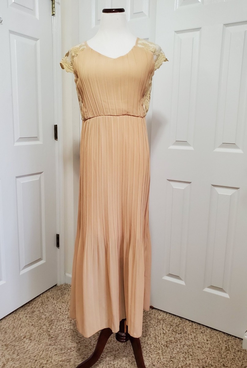 YIZHILI Dress Size XL, Lined Lace Inserts Inverted Accordion