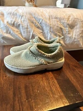 OOFOS OOcoozie Women's Size 8 Sage Green Sherpa Fleece Recovery Slippers