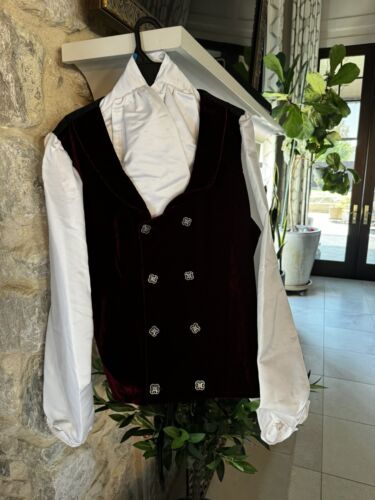 Men’s Gothic Vampire Coat, Shirt, and Vest - Picture 3 of 3