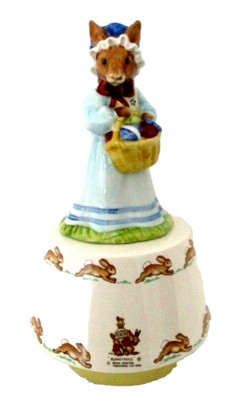 ROYAL DOULTON BUNNYKINS SPIELUHR - MRS BUNNYKINS BEI DER OSTERPARADE