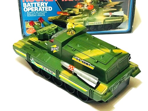 VINTAGE UNBRANDED ROCKET TANK BATTERY OPERATED PLASTIC TOY NEW IN BOX RARE - Picture 9 of 10