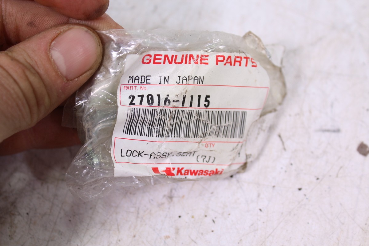 KAWASAKI CONCOURSE H2 H2R ZX10 ZX14 SEAT LOCK ASSEMBLY 27016-1115