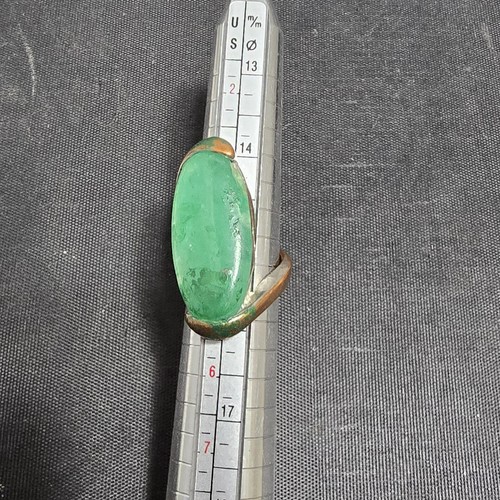 Vintage Modernist grüner Jade Stein Ring Messing Wickel Design Gr. 7,5 Unikat Nachlass - Bild 9 von 10