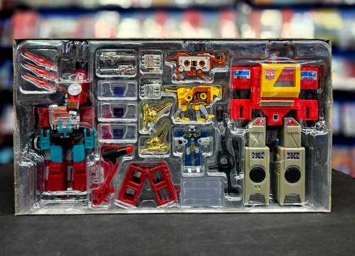 Transformers Platinum Edition - Autobot Intel Ops Set - Blaster & Perceptor! - Picture 6 of 6