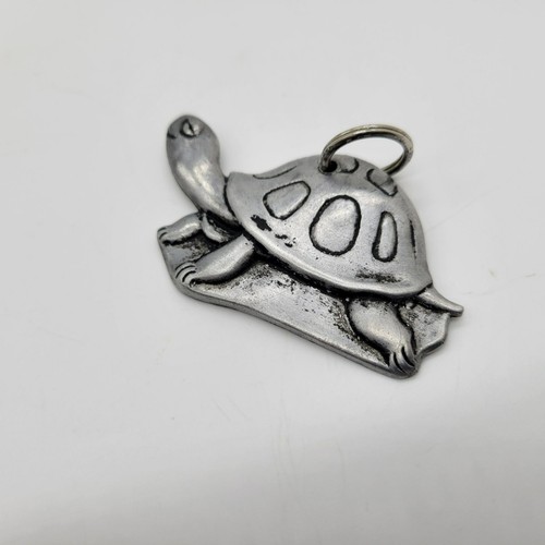 Portachiavi ciondolo tartaruga sorridente metallo vintage tono argento rustico unico - Foto 3 di 8