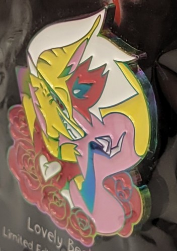 Helluva Boss Lovely Beelzebub Limited Edition Rainbow Plated Enamel Pin - Bild 5 von 20