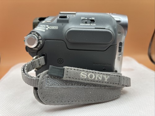 Sony Handycam DCR-HC32 Mini DV Camcorder ungetestet ohne Akku