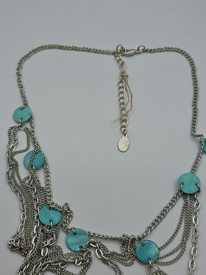 Collar babero Robert rosa tono plata multihila con detalles de piedra turquesa Foto 3 de 4