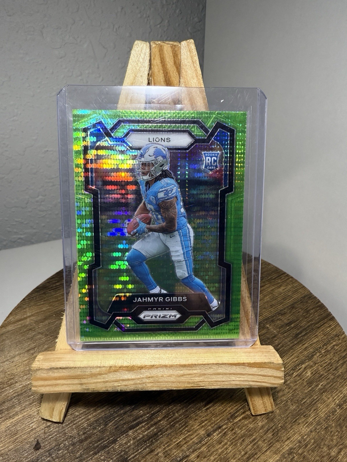 2023 Panini Prizm - Rookies Jahmyr Gibbs #331 Neon Green Pulsar Prizm (RC)