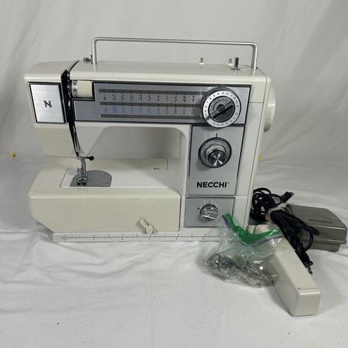 Vintage Necchi Modell 575FA Nähmaschine mit Fußpedal FUNKTIONIERT - Bild 2 von 13