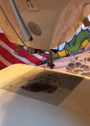 Brother Innov-is 1250 Archiv Näh-Stickmaschine mit Garn Vlies Stickarm - Bild 5 von 15