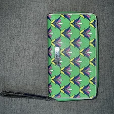 Vera Bradley Zip Around Wallet Vinyl Green Blemishs But Very Lightly Used Women