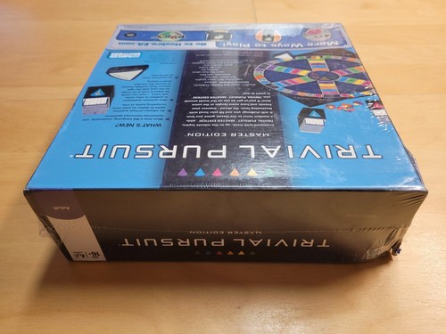 Trivial Pursuit Master Edition Brettspiel 2+ Spieler Hasbro Sealed Eckschaden - Bild 10 von 11