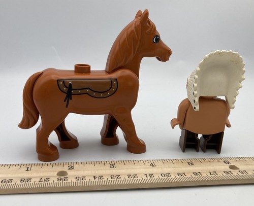 Lego Duplo Building Block Figure Vintage INDIAN CHIEF w/PONY Horse Headdress - Picture 4 of 4