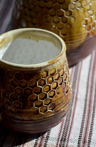 Honey Mug, Honeycomb Decor, Large Coffee Mug, Beekeeper Gift, Mom Gift, Bee Mug - Picture 14 of 19