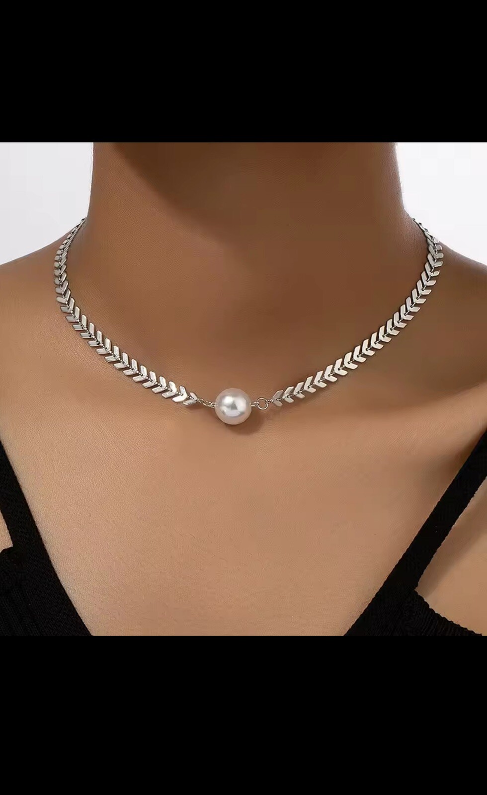 Collar gargantilla colgante de perlas con cadena de espina de pescado. En dos colores: oro y plata