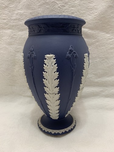 Wedgewood brandneue Jasperware Vintage Portland dunkelblau weiß Basis 8" Vase - Bild 2 von 3