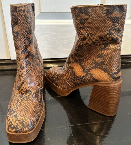 Free People Ruby Shine Bota Plataforma Tacón de Bloque Cremallera 10/40 Marrón Serpiente - Imagen 6 de 13