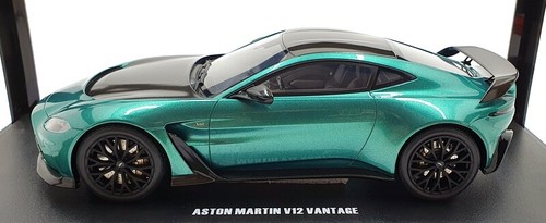 GT Spirit Scala 1/18 Resina GT922 - Aston Martin V12 Vantage - Verde Corsa - Foto 4 di 6
