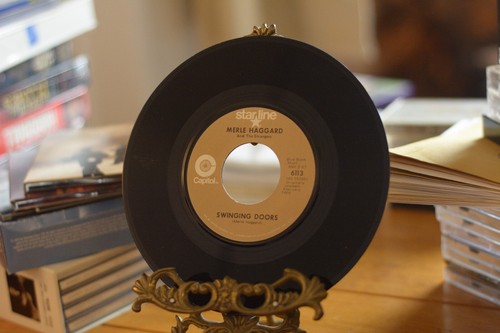 MERLE HAGGARD 45RPM 7" RECORD "THE GIRL TURNED RIPE" (6113) A3-227 - Picture 2 of 4