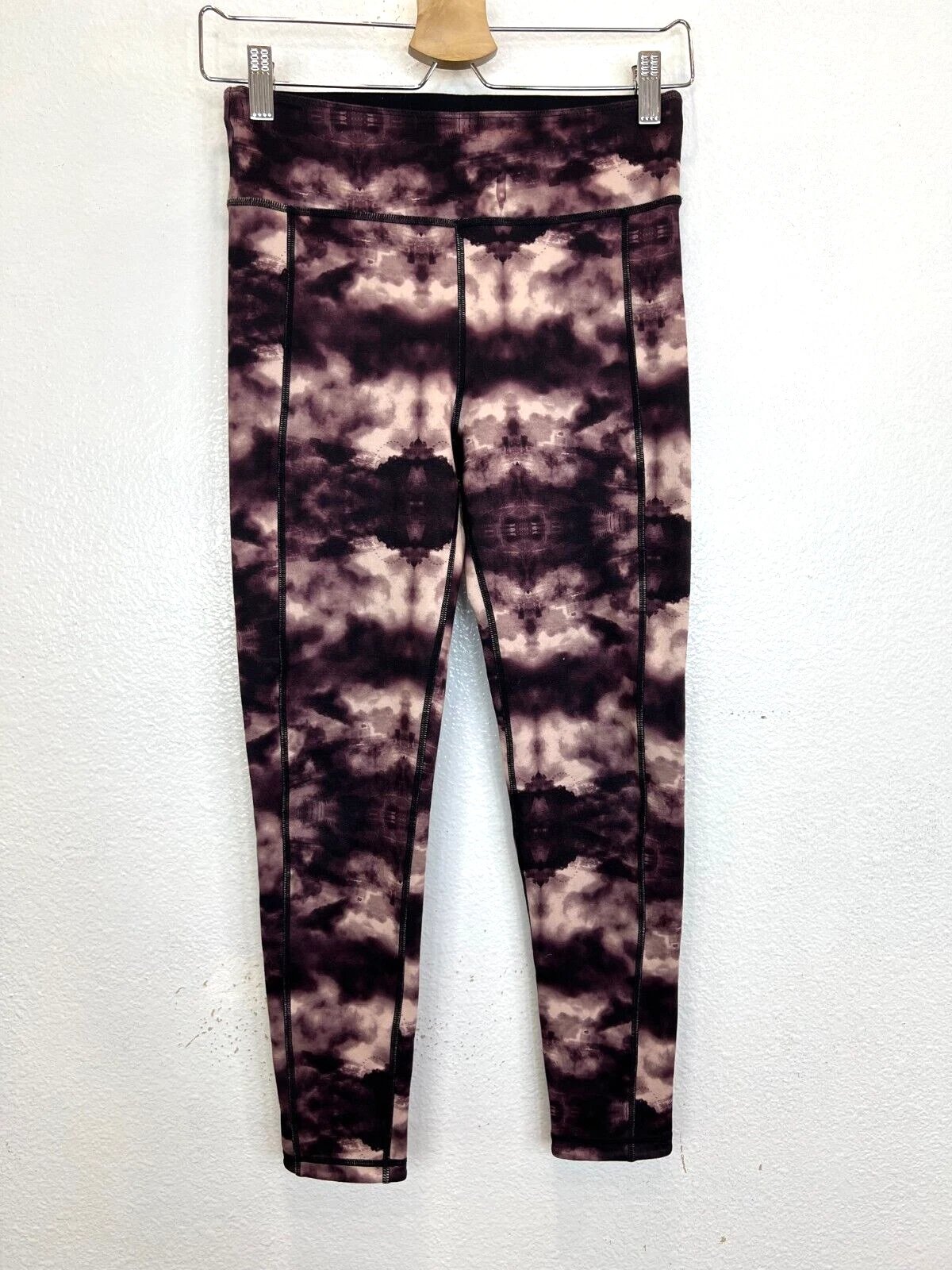 sweaty-betty aubergine london print big ben reversible leggings