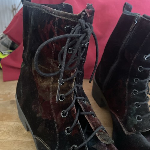 Madden Girl Boots Sz 10 Eloisee Lace Up And Zip Goth Velvet Roses Steam Punk - Picture 9 of 11