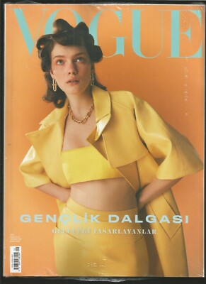 VOGUE MAGAZINE Turkey February 2022. Cover: GENCLIK DALGASI