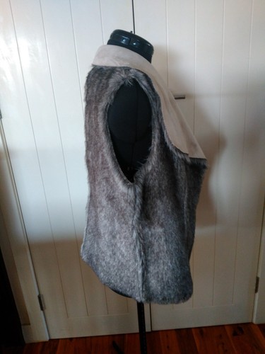 Hand made unlined ladies sleeveless vest Size OSFA (looks like rabbit?) - Picture 4 of 7