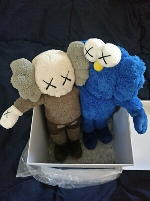 KAWS Seeing / Watching BFF コンプ P香港限定 KAWS カウズ Seeing / Watching BFF Companion Plush 香港限定