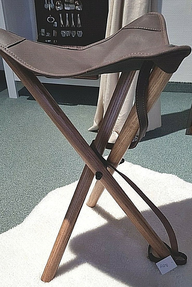 Jäger . Handarbeit. Stuhl zum entspannen. Baum, Leder, Braun Jäger . Handarbeit. Stuhl zum entspannen. Baum, Leder, Braun
