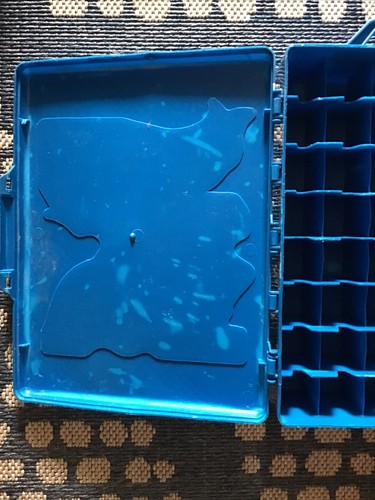 Vintage 1998 Hot Wheels Carrying Case (Holds 48 Cars) Rough Condition - Picture 4 of 7