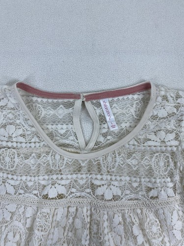 Xhilaration Women's Lace Tops Blouse Size Large Cream Boho Flutter Sleeve - Picture 7 of 9