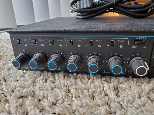 Shure M367 6-Channel Portable Analog Microphone Mixer – Pro Audio Field Mixer - Picture 4 of 7