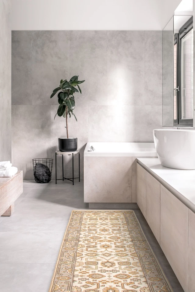 2'5" x 7'8" Vintage Hand-knotted Runner Rug Traditional Oriental Wool Carpet - Image 2 of 4