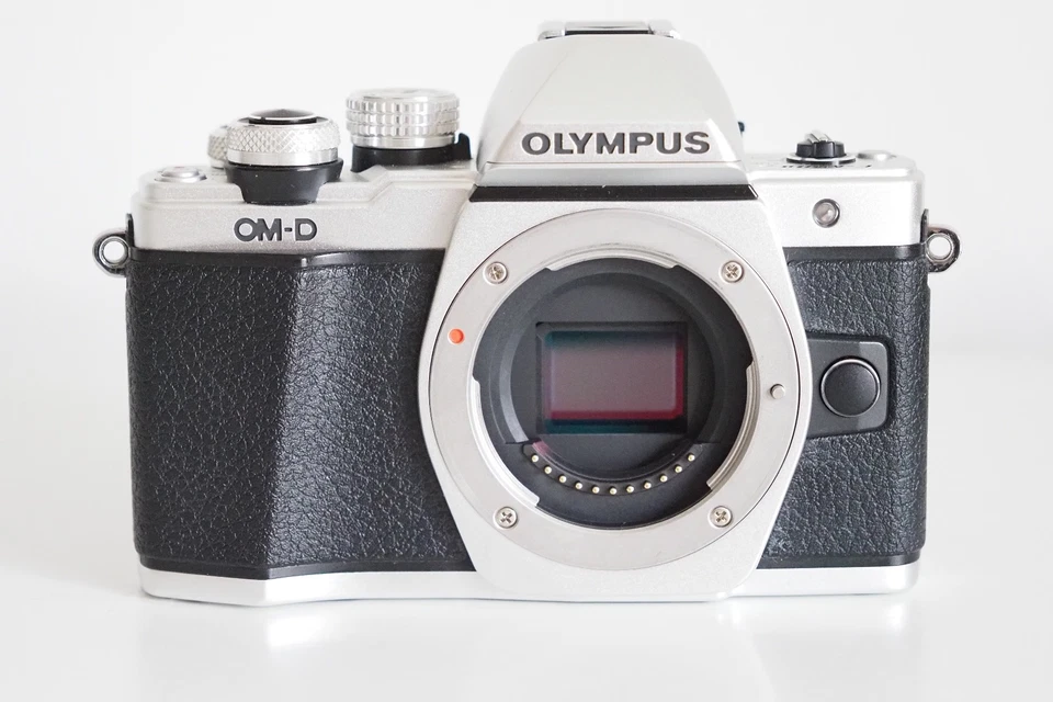 Olympus OM-D E-M10 Mark II, silber, 2640 Klicks, MFT Micro Four Thirds, sehr gut - Bild 2 von 4