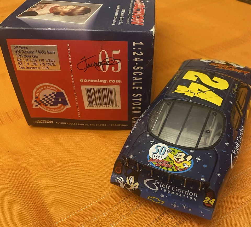 #24 Fundación Jeff Gordon/Mighty Mouse 2005 Monte Carlo NASCAR 1:24 Acción Foto 3 de 3