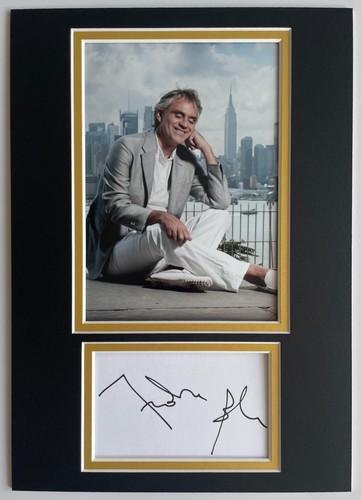 Andrea Bocelli signed Autogramm A4 Foto Montierung Display Musik Oper Easy Listen
