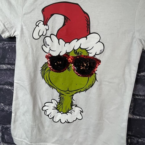 The Grinch Boy's XS Holiday Flip Sequin Glasses Short Sleeve Graphic T-Shirt - Picture 7 of 12