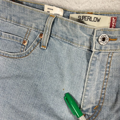 VTG Levis 518 Superlow Denim Blue Jean Shorts Light Wash Sz 17 (Waist 39") NWT - Picture 4 of 10