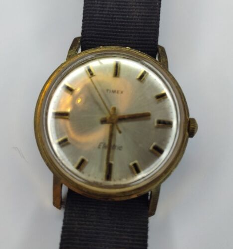 VINTAGE TIMEX ELECTRIC WRISTWATCH UNTESTED NEEDS BATTERY - Picture 2 of 8