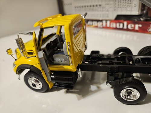 1/32 Scale Diecast Replica By Boley International 7600 Dump Truck - Picture 14 of 24