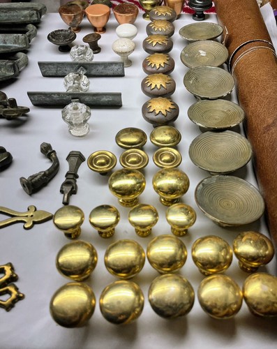 Huge Mix LOT of 155 Antique Vintage MCM Drawer Pull Cabinet Handles Knobs Rustic - Picture 13 of 15