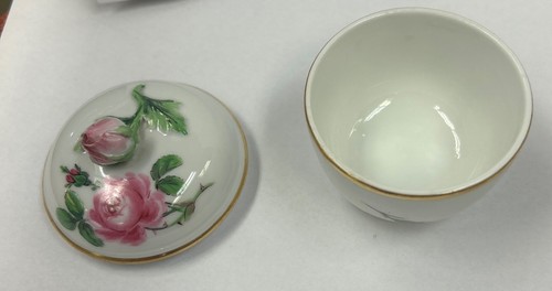 Meissen Bonbonniere Rose - first Quality - 2.5". DBM - Picture 3 of 7