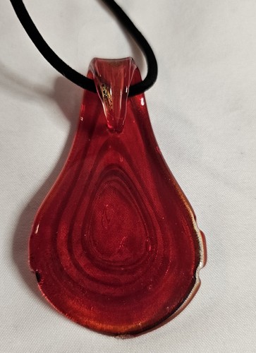 Vintage Anhänger aus mundgeblasenem Glas - abstrakter Tropfen, schimmernd, rot - Bild 2 von 2