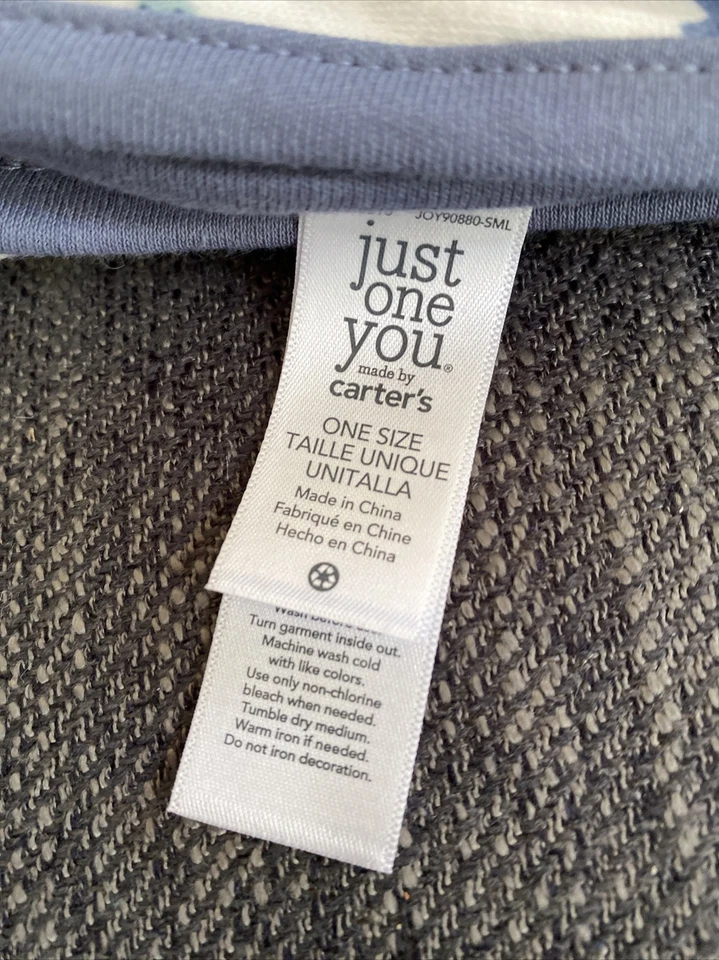 Manta Jersey Carters Just One You Azul Blanco Estampado Tiburón Una Capa 30x30 pulgadas Foto 2 de 3