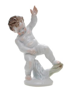 Herend-Porcelain-Baby-Boy-Peeing-Figurine-Hungary-Hungarian
