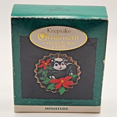 Hallmark Keepsake Ornament Collector's Club Sweet Bouquet Skunk in tappo bottiglia - Foto 1 di 5